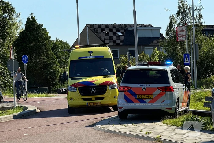 Fietser met kind achterop botst met automobilist