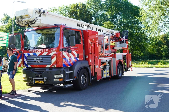 Gewonde na botsing met brandweervoertuig op weg naar reanimatie