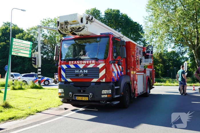 Gewonde na botsing met brandweervoertuig op weg naar reanimatie