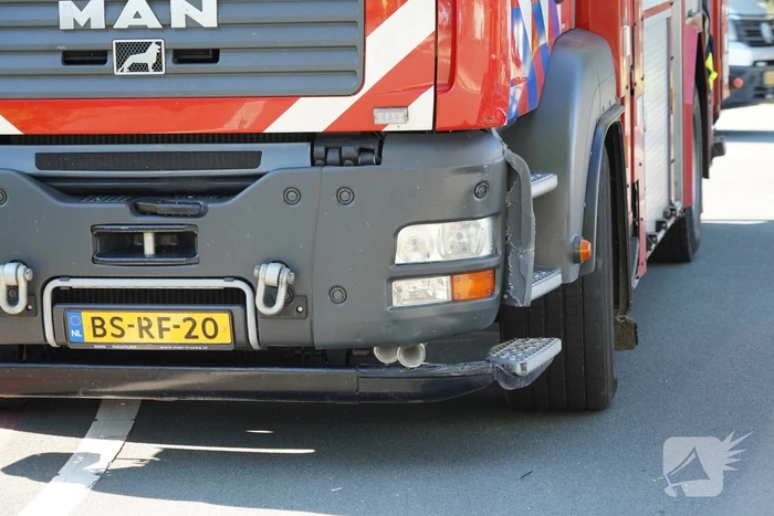 Gewonde na botsing met brandweervoertuig op weg naar reanimatie