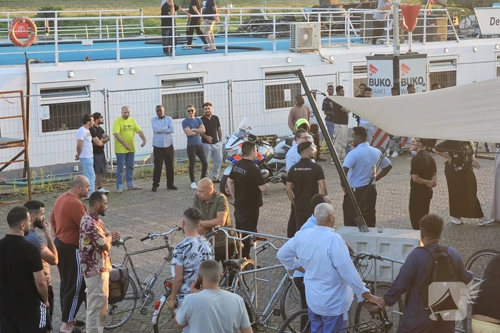 Hulpdiensten ingezet voor persoon te water