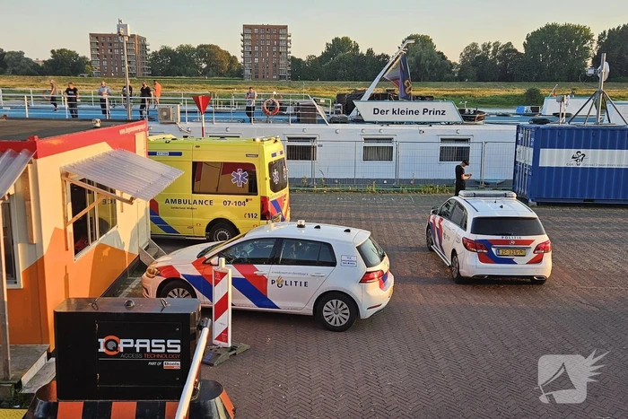 Hulpdiensten ingezet voor persoon te water