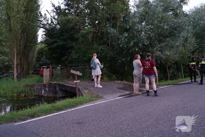 Scooterrijder raakt te water