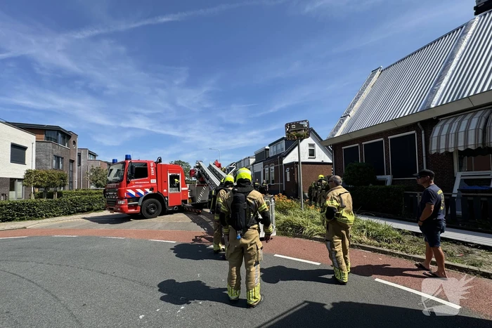 Brandweer ingezet voor brand in dak bij woning