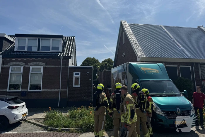 Brandweer ingezet voor brand in dak bij woning