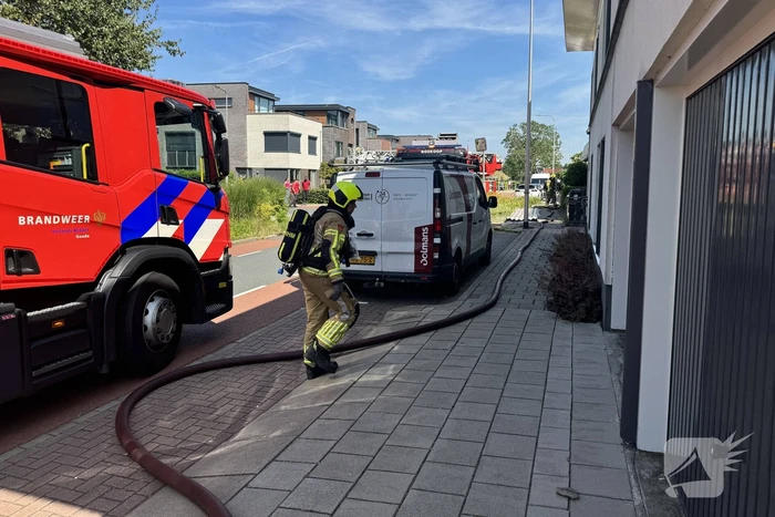 Brandweer ingezet voor brand in dak bij woning