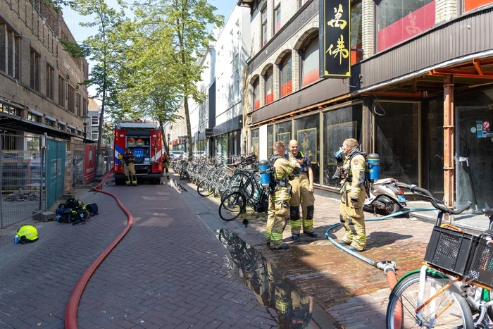 Brandende bouwmaterialen in binnenstad