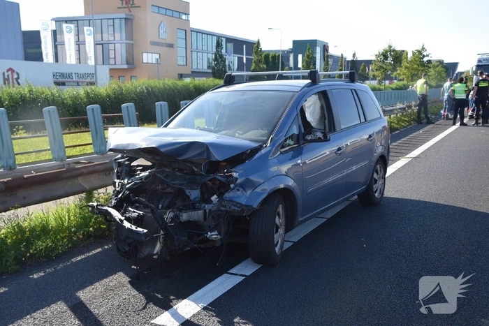 Bestuurder gewond bij eenzijdige aanrijding