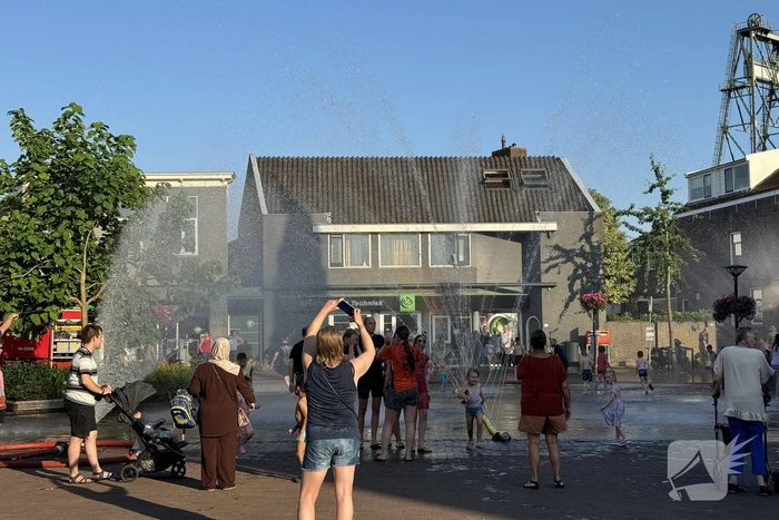 Brandweer zorgt voor verkoeling en veel plezier
