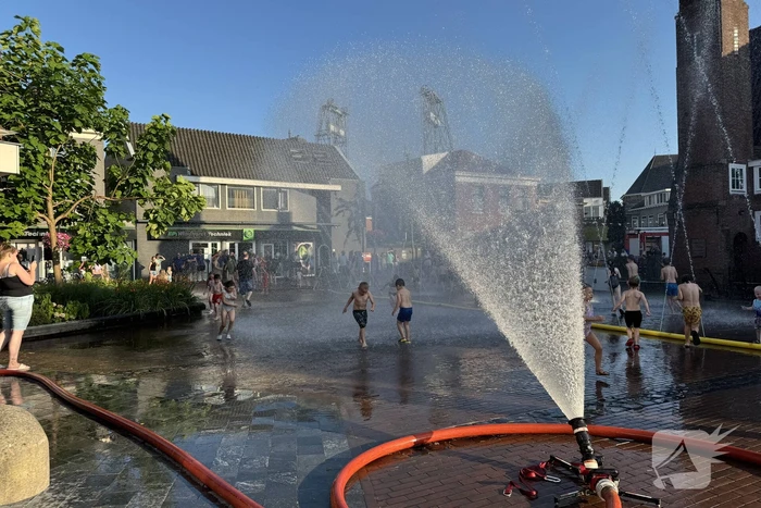 Brandweer zorgt voor verkoeling en veel plezier