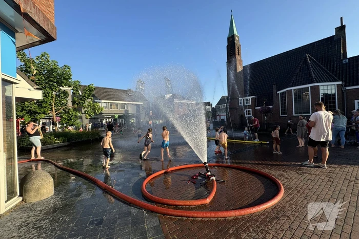 Brandweer zorgt voor verkoeling en veel plezier