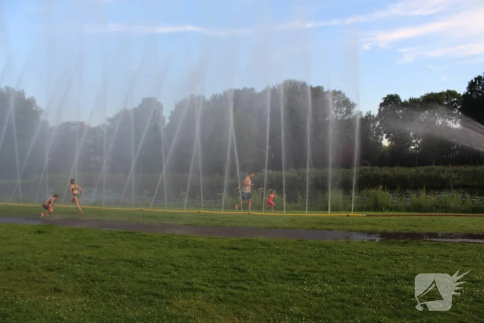 Brandweer zorgt voor vertier en verkoeling