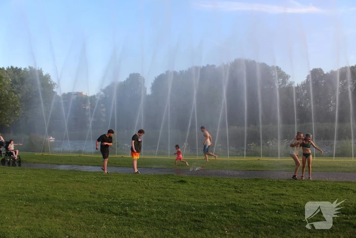 Brandweer zorgt voor vertier en verkoeling