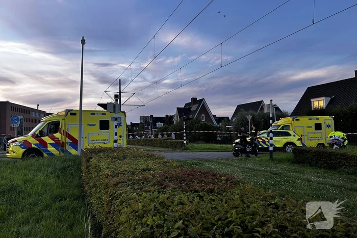 Scooterrijder zwaargewond bij aanrijding met tram
