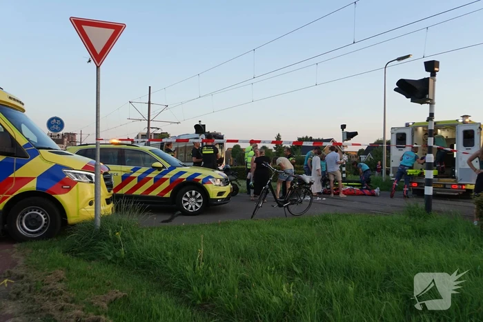 Scooterrijder zwaargewond bij aanrijding met tram