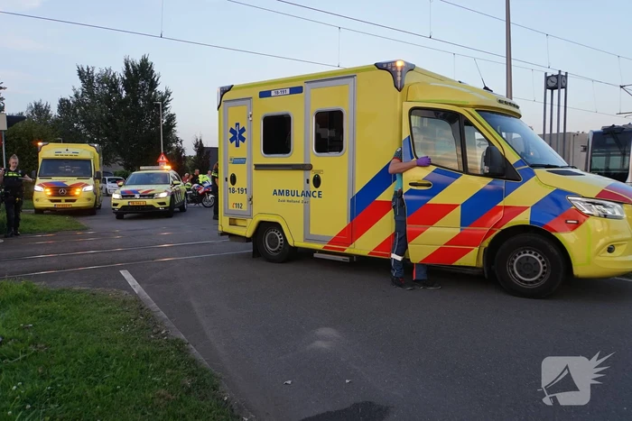 Scooterrijder zwaargewond bij aanrijding met tram