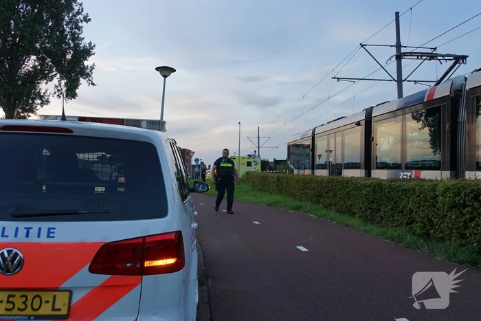 Scooterrijder zwaargewond bij aanrijding met tram