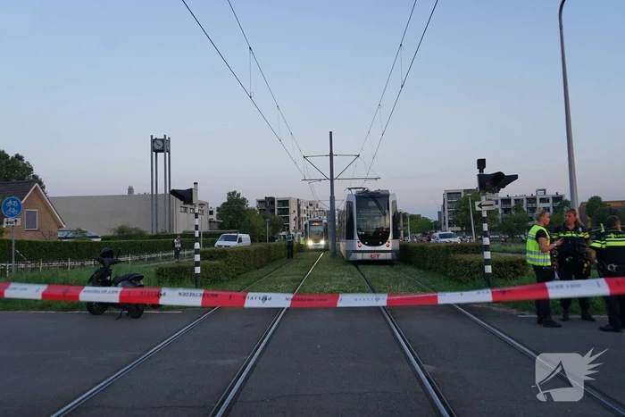 Scooterrijder zwaargewond bij aanrijding met tram