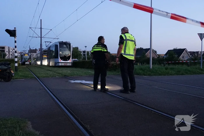 Scooterrijder zwaargewond bij aanrijding met tram