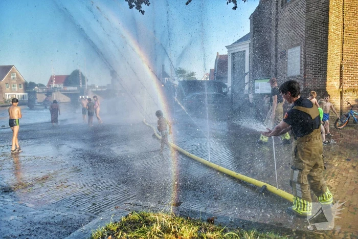 Brandweer zorgt voor verkoeling en plezier