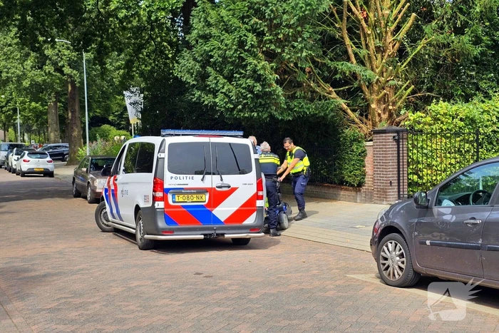 Persoon op scootmobiel ten val
