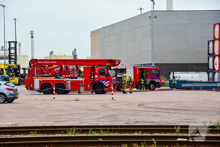 Veel rookontwikkeling bij grote brand bij Reachtracker