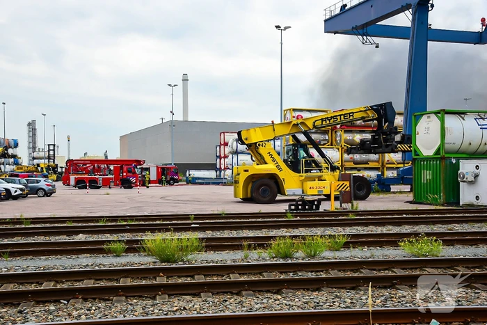 Veel rookontwikkeling bij grote brand bij Reachtracker