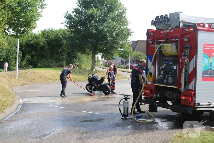 Motorrijder onderuit na aanrijding met automobilist