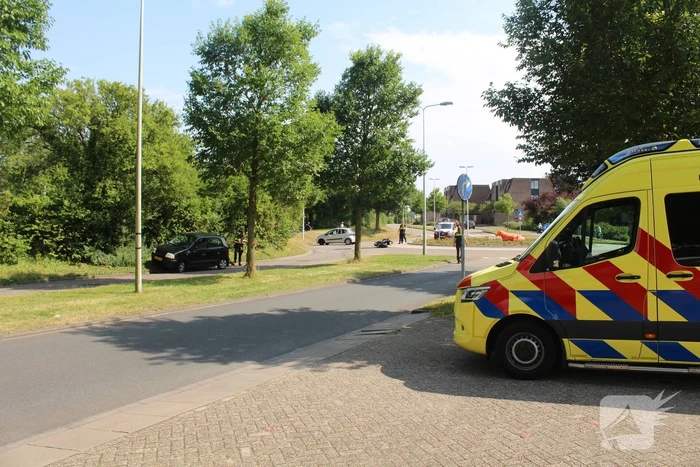 Motorrijder onderuit na aanrijding met automobilist