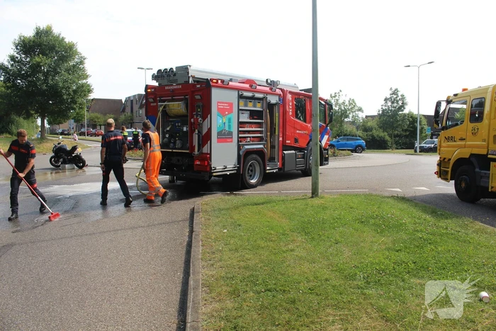 Motorrijder onderuit na aanrijding met automobilist