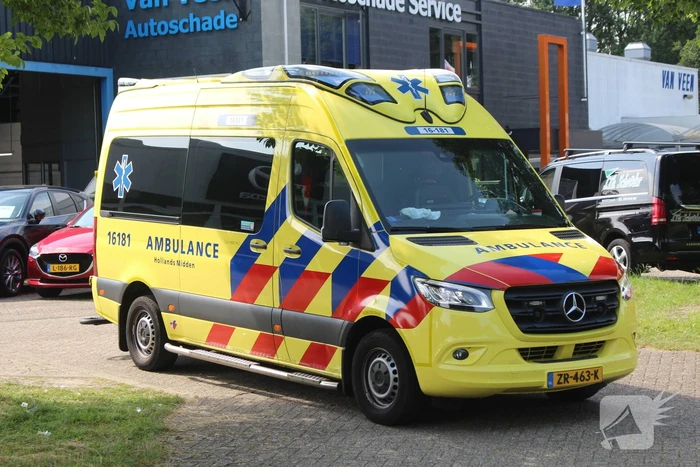 Motorrijder onderuit na aanrijding met automobilist