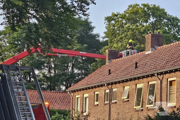 Brandweer blust middelbrand in woning