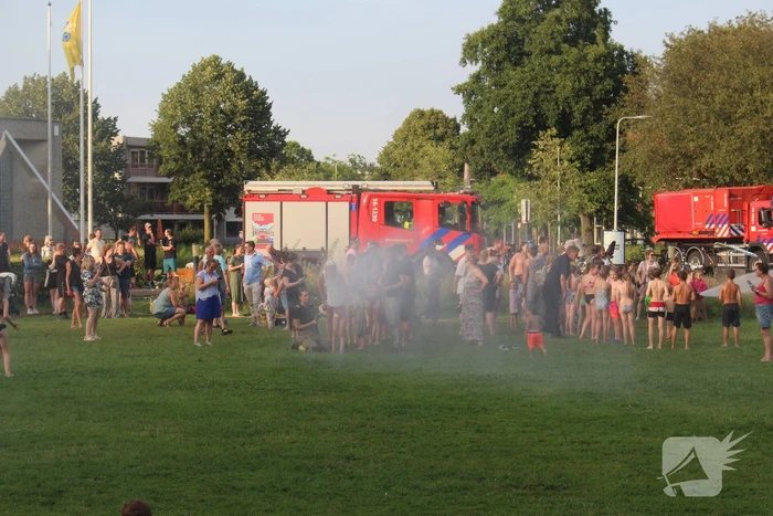 Jong en oud genieten bij waterfestijn