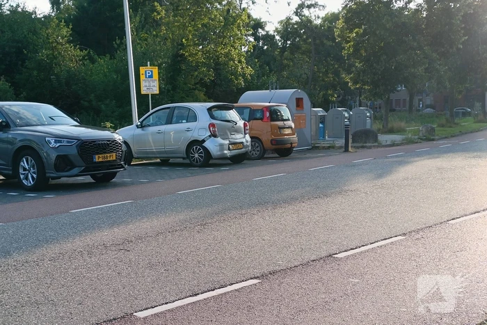 Twee voertuigen botsen achterop elkaar