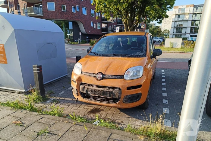 Twee voertuigen botsen achterop elkaar