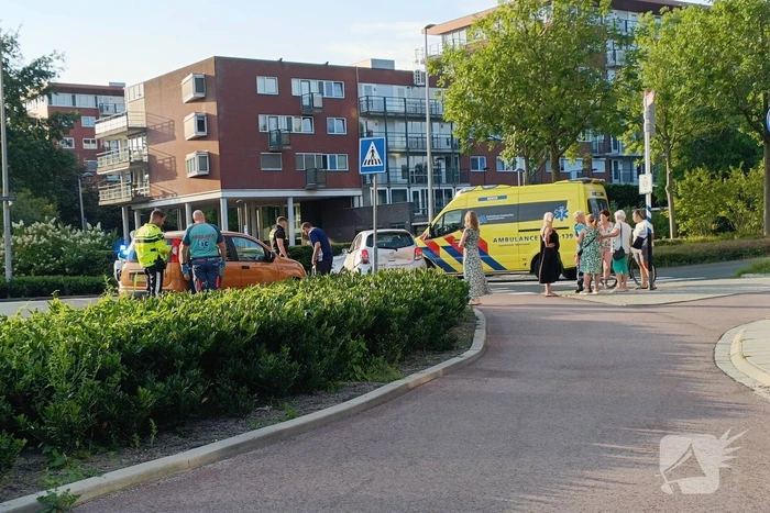 Twee voertuigen botsen achterop elkaar