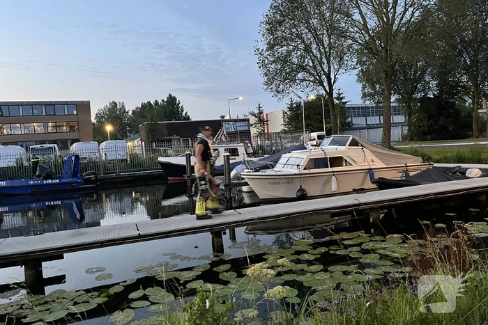 Duikers van de brandweer vinden verloren telefoon van agenten