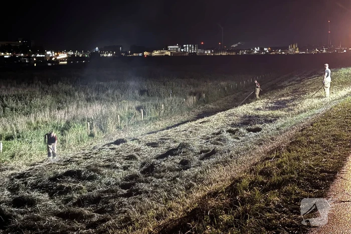 Opnieuw hooi in brand langs dijk
