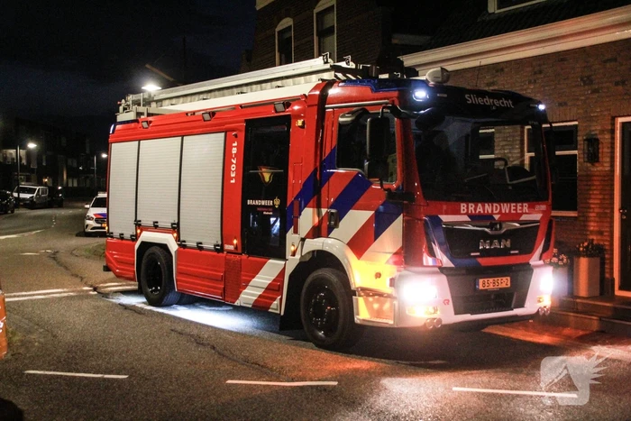 Hulpverleners halen vrouw uit rivier