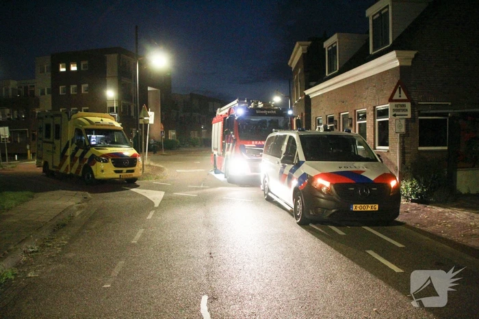 Hulpverleners halen vrouw uit rivier