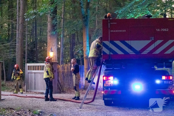 Vrijstaande schuur volledig uitgebrand