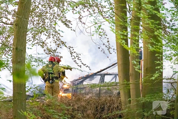 Vrijstaande schuur volledig uitgebrand