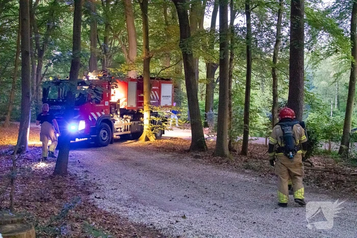 Vrijstaande schuur volledig uitgebrand