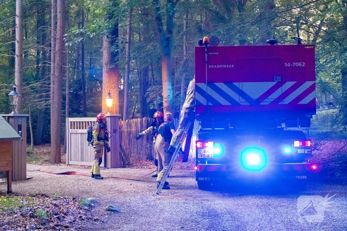 Vrijstaande schuur volledig uitgebrand