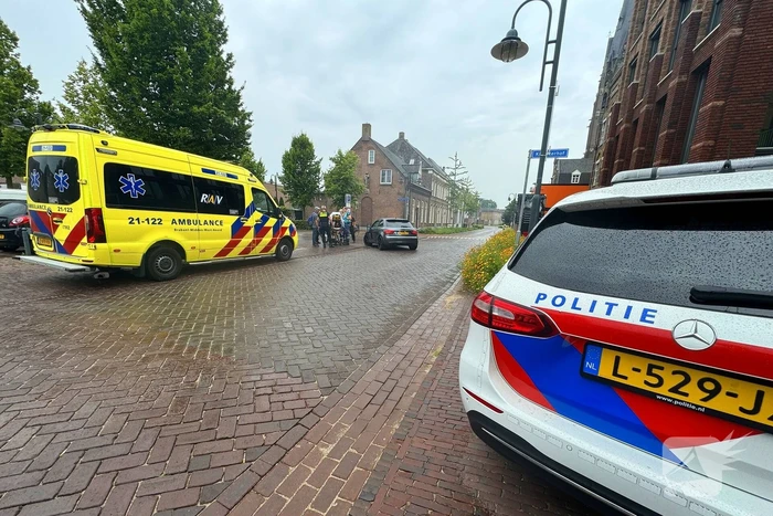 Automobilist schept fietser