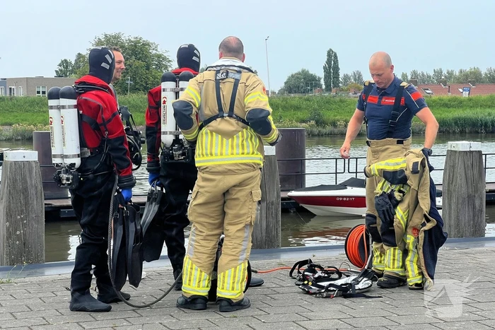 Hulpdiensten en politiehelikopter zoeken naar mogelijke drenkeling