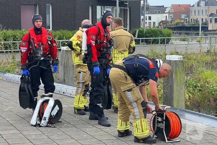 Hulpdiensten en politiehelikopter zoeken naar mogelijke drenkeling