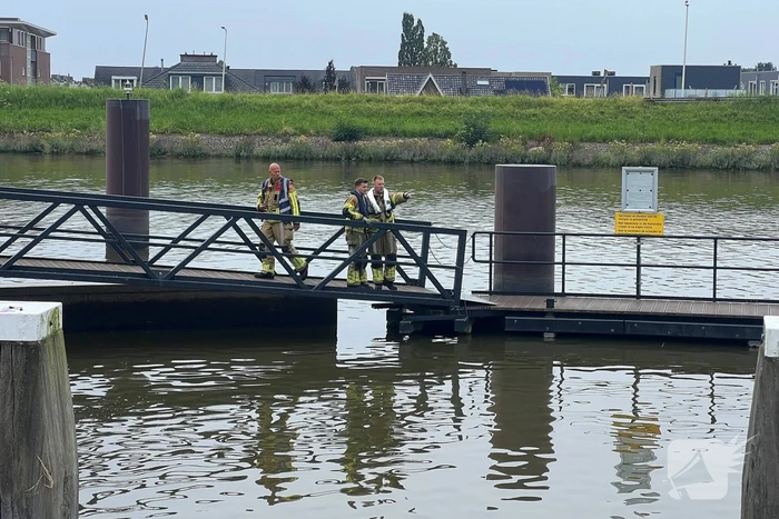 Hulpdiensten en politiehelikopter zoeken naar mogelijke drenkeling
