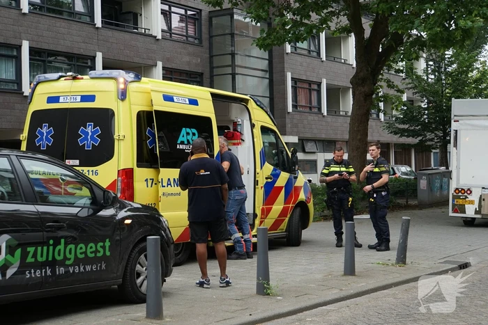 Hulpdiensten ingezet voor kind die met hand tussen liftdeur komt