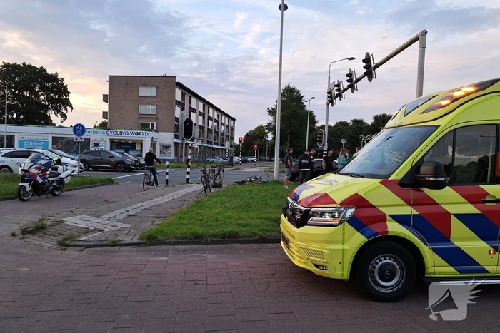 Automobilist schept fietser